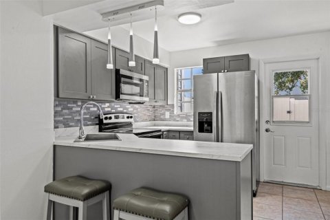 Touwnhouse à louer à Largo, Floride: 2 chambres, 103.86 m2 № 2150560 - photo 3
