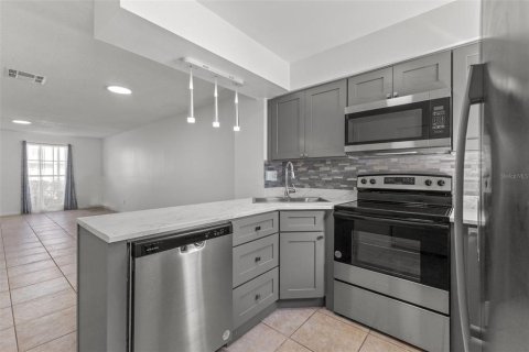 Touwnhouse à louer à Largo, Floride: 2 chambres, 103.86 m2 № 2150560 - photo 5