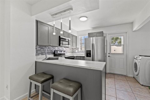 Touwnhouse à louer à Largo, Floride: 2 chambres, 103.86 m2 № 2150560 - photo 4