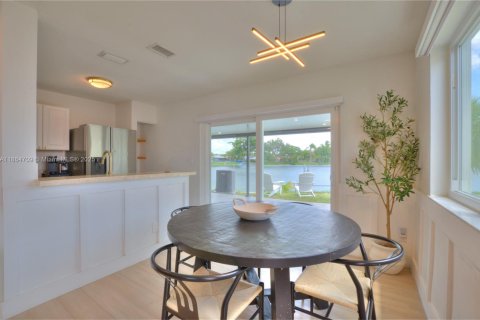 House in Miami, Florida 3 bedrooms, 108.79 sq.m. № 1892732 - photo 3