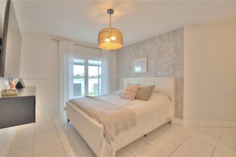 House in Miami, Florida 3 bedrooms, 108.79 sq.m. № 1892732 - photo 6