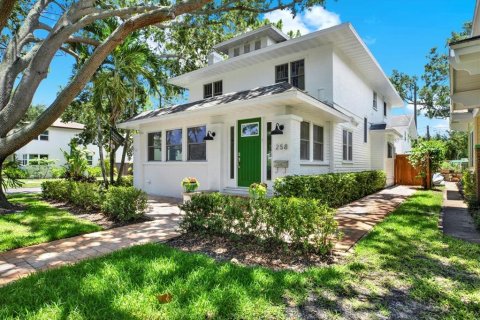 Villa ou maison à vendre à Saint Petersburg, Floride: 4 chambres, 194.72 m2 № 1784359 - photo 1