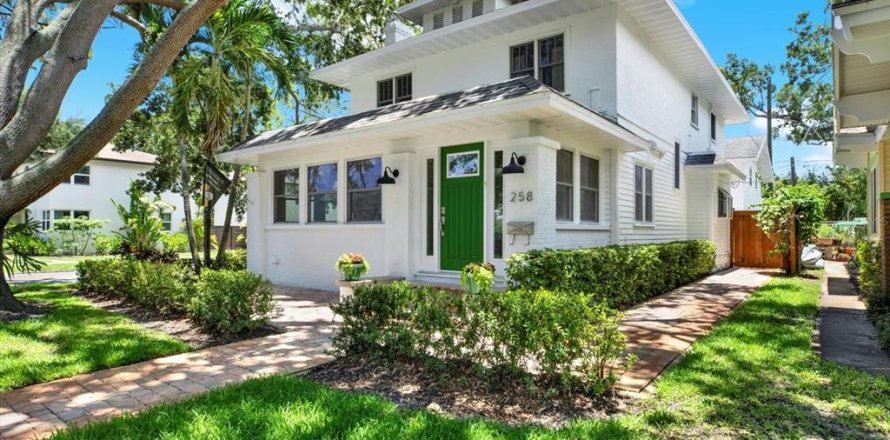 Villa ou maison à Saint Petersburg, Floride 4 chambres, 194.72 m2 № 1784359
