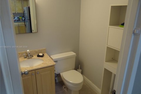 Condominio en venta en Hollywood, Florida, 1 dormitorio, 83.24 m2 № 2023859 - foto 12