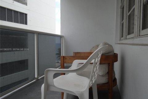 Condominio en venta en Hollywood, Florida, 1 dormitorio, 83.24 m2 № 2023859 - foto 17