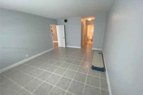 Condominio en venta en Hollywood, Florida, 1 dormitorio, 83.24 m2 № 2023859 - foto 6