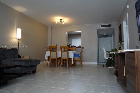 Condominio en venta en Hollywood, Florida, 1 dormitorio, 83.24 m2 № 2023859 - foto 15