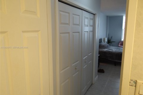 Condominio en venta en Hollywood, Florida, 1 dormitorio, 83.24 m2 № 2023859 - foto 25