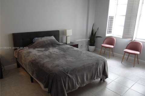 Condominio en venta en Hollywood, Florida, 1 dormitorio, 83.24 m2 № 2023859 - foto 22