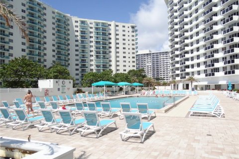 Condominio en Hollywood, Florida, 1 dormitorio № 2023859