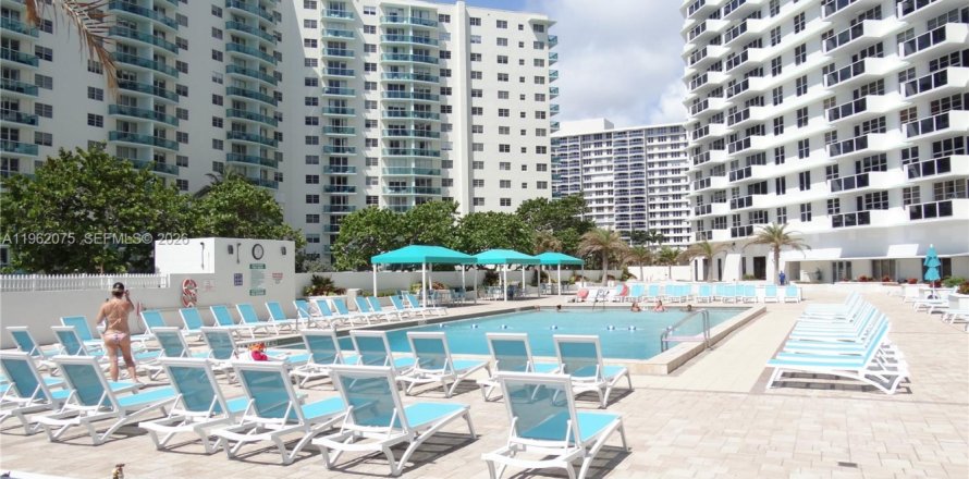 Condominio en Hollywood, Florida, 1 dormitorio № 2023859