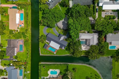 Villa ou maison à louer à Pinecrest, Floride: 4 chambres, 297.29 m2 № 1889492 - photo 8