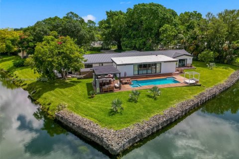 Villa ou maison à louer à Pinecrest, Floride: 4 chambres, 297.29 m2 № 1889492 - photo 5