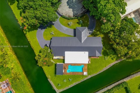 Villa ou maison à louer à Pinecrest, Floride: 4 chambres, 297.29 m2 № 1889492 - photo 1