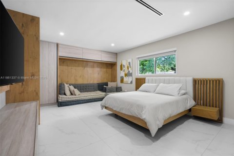 Villa ou maison à louer à Pinecrest, Floride: 4 chambres, 297.29 m2 № 1889492 - photo 30