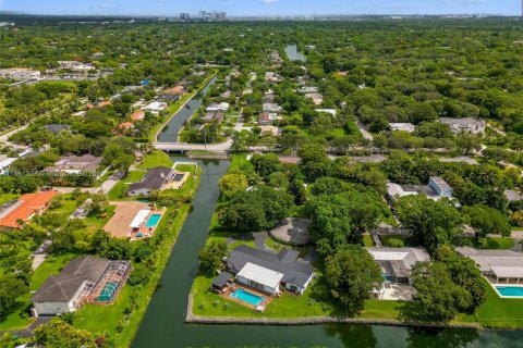 Villa ou maison à louer à Pinecrest, Floride: 4 chambres, 297.29 m2 № 1889492 - photo 2