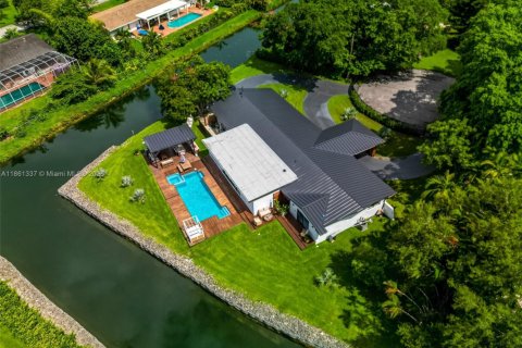 Villa ou maison à louer à Pinecrest, Floride: 4 chambres, 297.29 m2 № 1889492 - photo 23