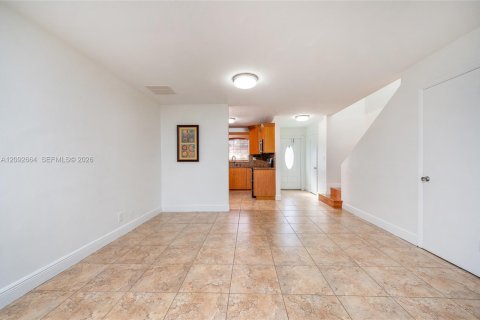 Touwnhouse à louer à Hialeah, Floride: 3 chambres, 120.03 m2 № 2388040 - photo 10