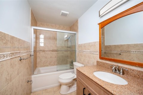 Touwnhouse à louer à Hialeah, Floride: 3 chambres, 120.03 m2 № 2388040 - photo 14