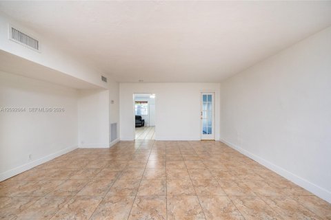 Touwnhouse à louer à Hialeah, Floride: 3 chambres, 120.03 m2 № 2388040 - photo 4
