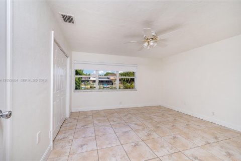Touwnhouse à louer à Hialeah, Floride: 3 chambres, 120.03 m2 № 2388040 - photo 12