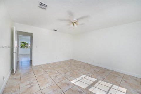 Touwnhouse à louer à Hialeah, Floride: 3 chambres, 120.03 m2 № 2388040 - photo 15
