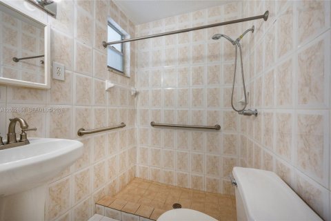 Touwnhouse à louer à Hialeah, Floride: 3 chambres, 120.03 m2 № 2388040 - photo 8