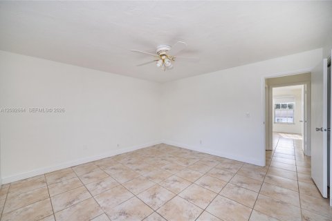 Touwnhouse à louer à Hialeah, Floride: 3 chambres, 120.03 m2 № 2388040 - photo 13