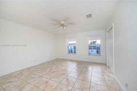 Touwnhouse à louer à Hialeah, Floride: 3 chambres, 120.03 m2 № 2388040 - photo 16
