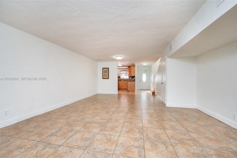 Touwnhouse à louer à Hialeah, Floride: 3 chambres, 120.03 m2 № 2388040 - photo 9