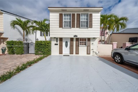 Touwnhouse à Hialeah, Floride 3 chambres, 120.03 m2 № 2388040