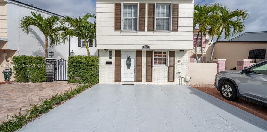 Touwnhouse à Hialeah, Floride 3 chambres, 120.03 m2 № 2388040