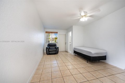 Touwnhouse à louer à Hialeah, Floride: 3 chambres, 120.03 m2 № 2388040 - photo 6