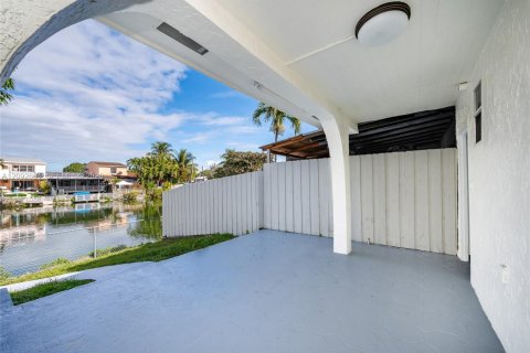Touwnhouse à louer à Hialeah, Floride: 3 chambres, 120.03 m2 № 2388040 - photo 20