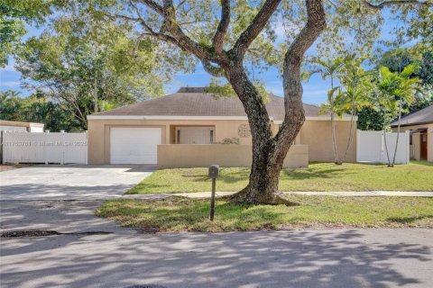 Casa en venta en Cooper City, Florida, 4 dormitorios, 195.28 m2 № 1898178 - foto 1