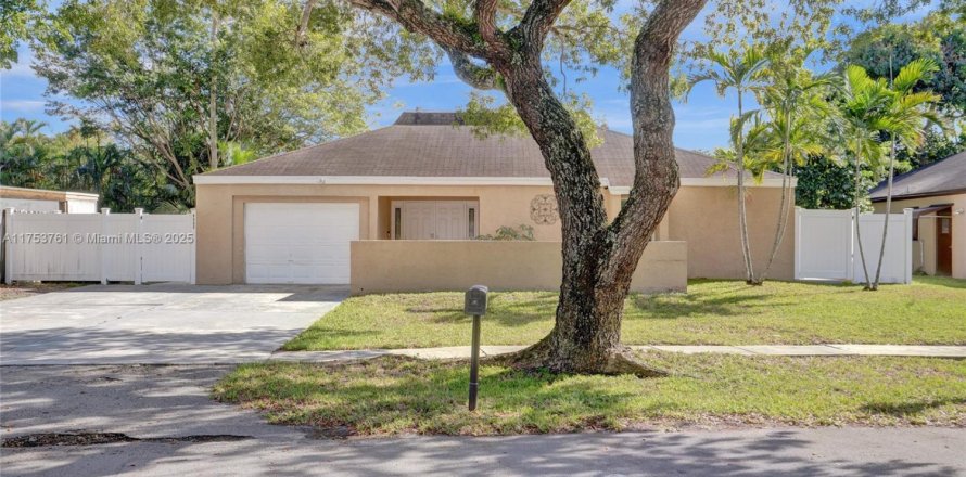 Villa ou maison à Cooper City, Floride 4 chambres, 195.28 m2 № 1898178