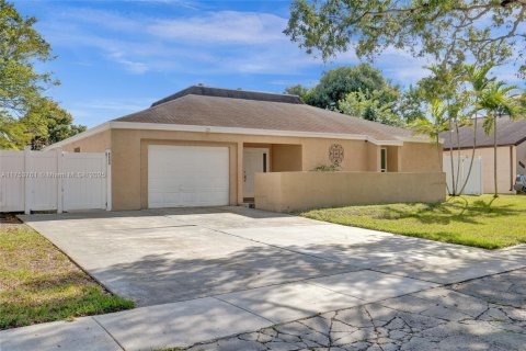 Casa en venta en Cooper City, Florida, 4 dormitorios, 195.28 m2 № 1898178 - foto 2