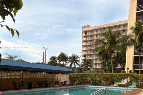 Снять в аренду кондоминиум в Норт-Майами-Бич, Флорида 1 спальня, 71.72м2, № 1992646 - фото 25