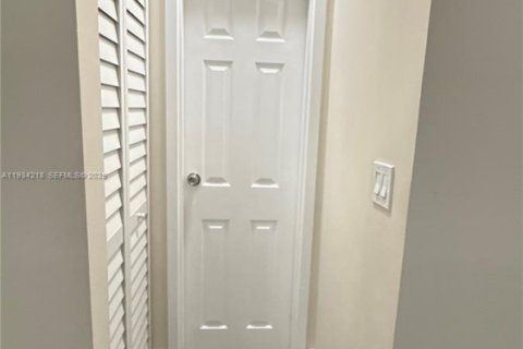 Снять в аренду кондоминиум в Норт-Майами-Бич, Флорида 1 спальня, 71.72м2, № 1992646 - фото 14