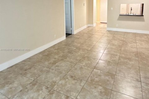 Снять в аренду кондоминиум в Норт-Майами-Бич, Флорида 1 спальня, 71.72м2, № 1992646 - фото 8