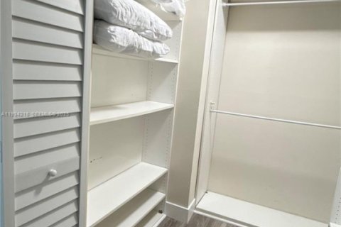 Снять в аренду кондоминиум в Норт-Майами-Бич, Флорида 1 спальня, 71.72м2, № 1992646 - фото 17