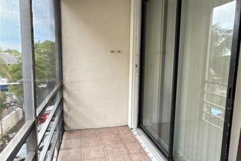 Снять в аренду кондоминиум в Норт-Майами-Бич, Флорида 1 спальня, 71.72м2, № 1992646 - фото 22