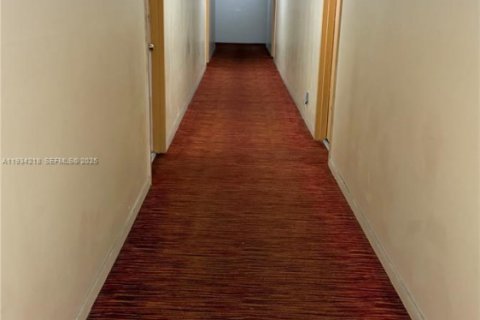 Снять в аренду кондоминиум в Норт-Майами-Бич, Флорида 1 спальня, 71.72м2, № 1992646 - фото 7