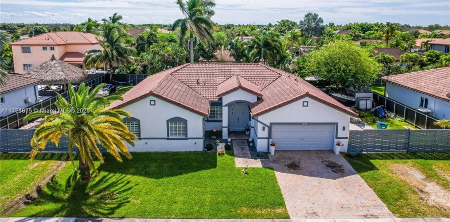 House in Homestead, Florida 4 bedrooms, 207.17 sq.m. № 1699726