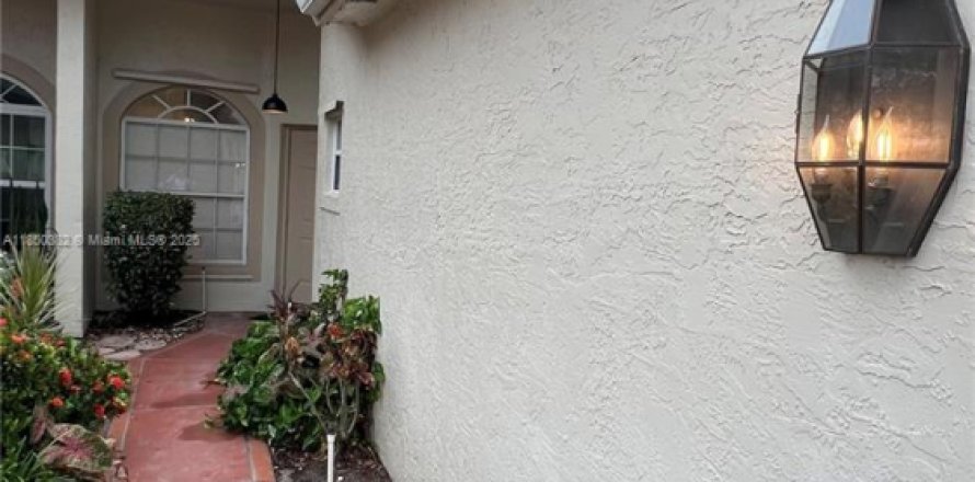 House in Boynton Beach, Florida 2 bedrooms, 136.66 sq.m. № 1857253