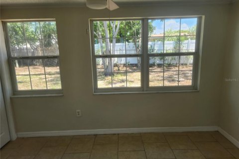 House in Port Richey, Florida 3 bedrooms, 95.88 sq.m. № 1750672 - photo 10