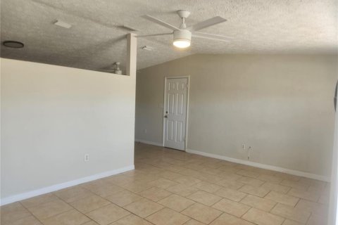 House in Port Richey, Florida 3 bedrooms, 95.88 sq.m. № 1750672 - photo 3
