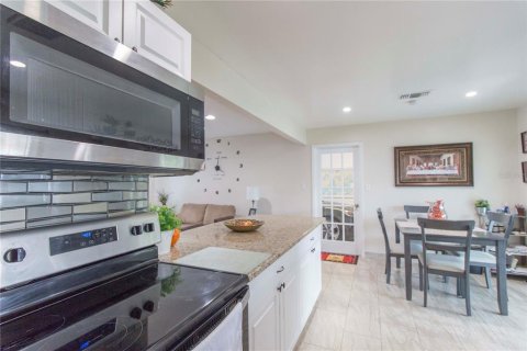 Casa en venta en Kissimmee, Florida, 2 dormitorios, 92.9 m2 № 2432580 - foto 13