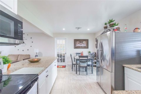 Casa en venta en Kissimmee, Florida, 2 dormitorios, 92.9 m2 № 2432580 - foto 14