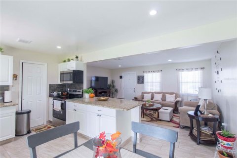 Casa en venta en Kissimmee, Florida, 2 dormitorios, 92.9 m2 № 2432580 - foto 10